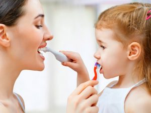¿Cuándo debe realizarse la primera visita al odontopediatra?