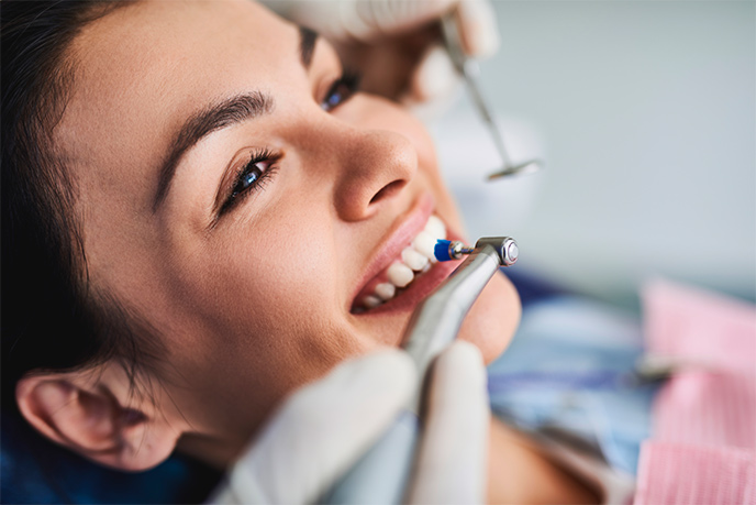 La limpieza dental es un tratamiento que fortalece el correcto estado de salud de los dientes.