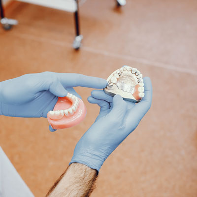 ¿Por qué es importante sustituir los dientes perdidos?